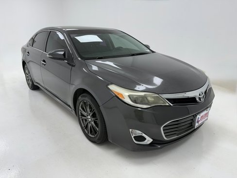 Used 2015 Toyota Avalon XLE Premium image 2