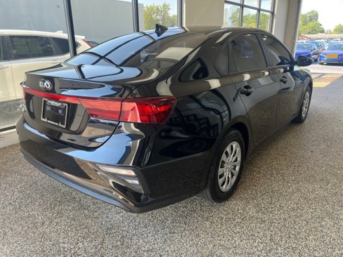 Used 2021 Kia Forte LX image 2
