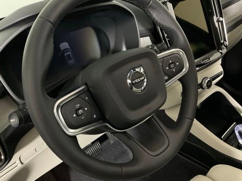 New 2025 Volvo XC40 B5 Plus w/ Protection Package Premier image 20