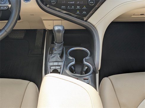 Used 2020 Toyota Camry XLE image 17