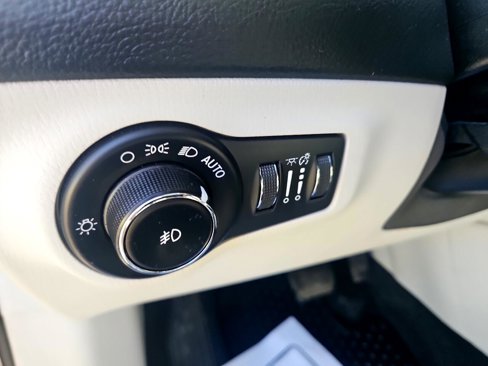 Used 2018 Jeep Compass Latitude w/ Cold Weather Group image 20