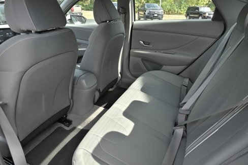 Used 2022 Hyundai Elantra SEL image 16
