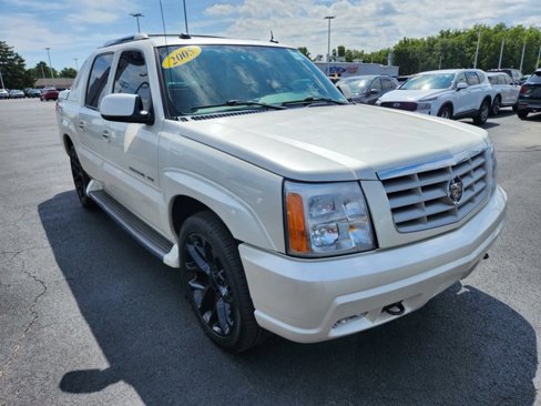 Used 2005 Cadillac Escalade EXT image 1