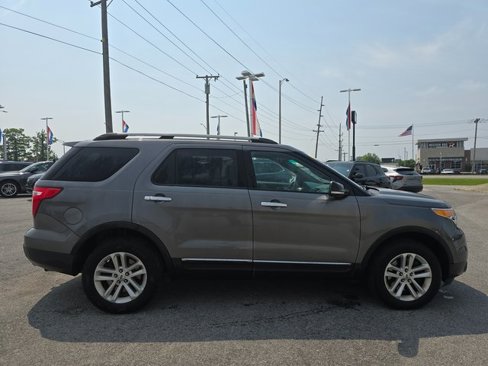 Used 2014 Ford Explorer XLT w/ Equipment Group 202A image 4