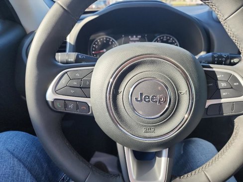 Used 2020 Jeep Renegade Latitude image 11