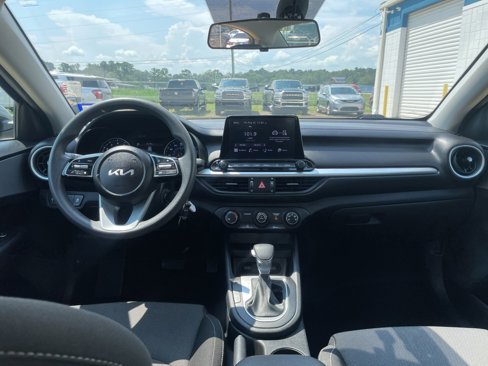 Used 2023 Kia Forte LXS image 9