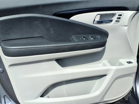 Used 2020 Honda Pilot Elite image 12
