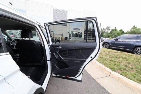 Used 2022 Volkswagen Tiguan SE image 49