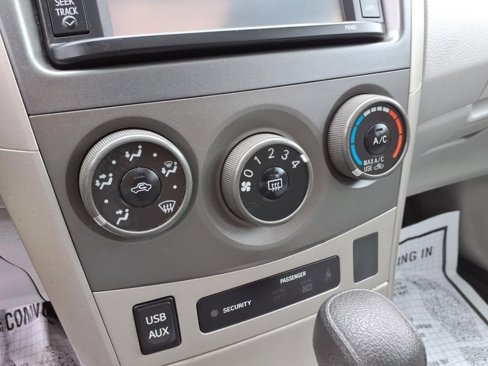 Used 2013 Toyota Corolla LE image 18