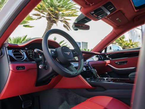 New 2025 Bentley Flying Spur Plug-In Hybrid image 2