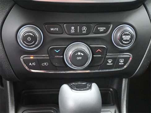 Used 2021 Jeep Cherokee Latitude Plus image 6