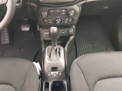 Used 2023 Jeep Renegade Trailhawk w/ Trailer Tow Group image 19