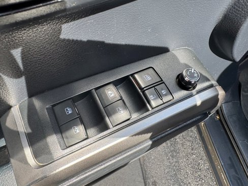 Used 2018 Toyota Tacoma SR5 image 11