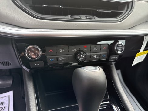 New 2025 Jeep Compass Limited image 24
