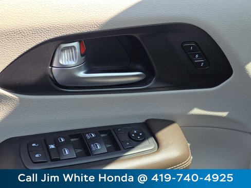 Used 2021 Chrysler Pacifica Touring-L w/ Premium & Safety Sphere Group image 28