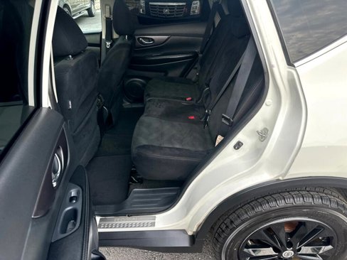 Used 2015 Nissan Rogue SV w/ SV Moonroof Package image 19