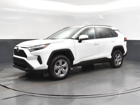 Used 2022 Toyota RAV4 XLE image 3