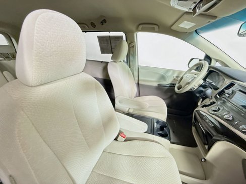 Used 2012 Toyota Sienna LE image 25