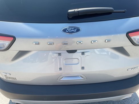 Used 2022 Ford Escape SE w/ Cold Weather Package image 11