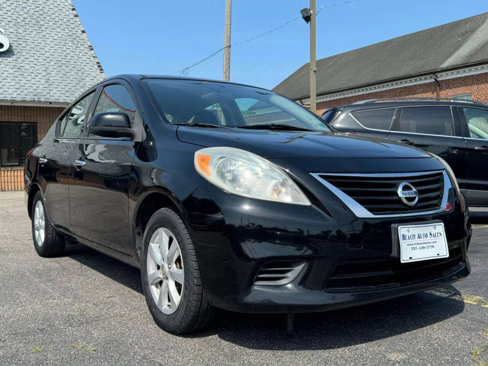 Used 2014 Nissan Versa SV image 3