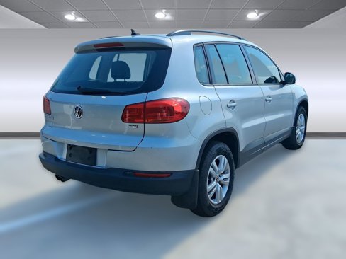 Used 2017 Volkswagen Tiguan S image 8