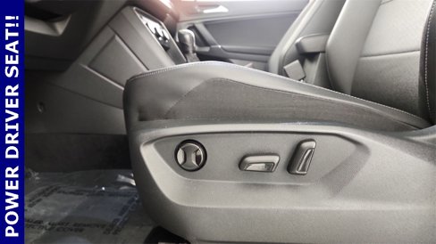 Used 2020 Volkswagen Tiguan SE w/ Panoramic Sunroof Package image 21