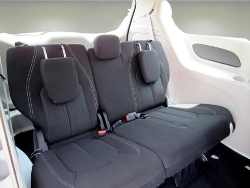 Used 2022 Chrysler Voyager LX image 33
