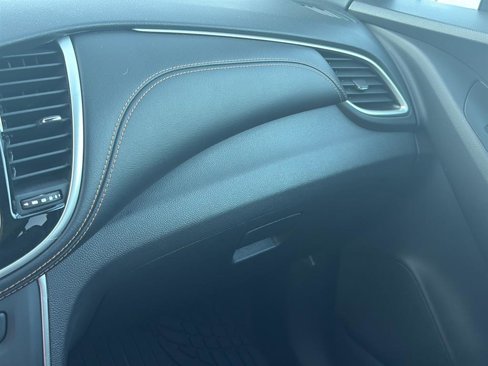 Used 2018 Chevrolet Trax LT w/ LT Convenience Package image 14