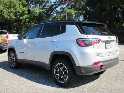 Used 2024 Jeep Compass Trailhawk image 4