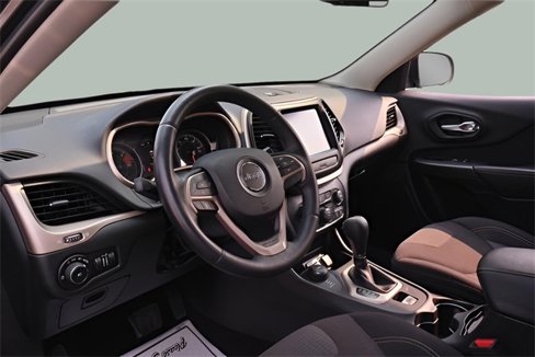 Used 2016 Jeep Cherokee Latitude w/ Cold Weather Group image 32