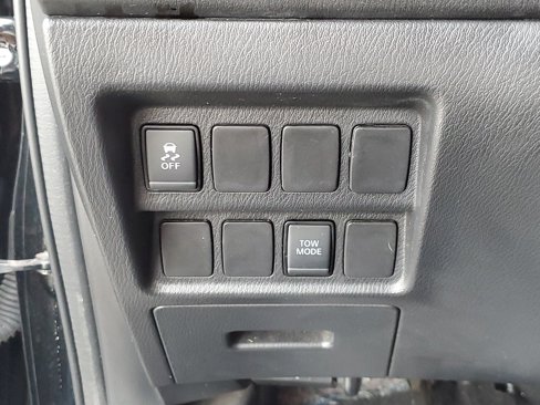 Used 2020 Nissan Pathfinder S image 30