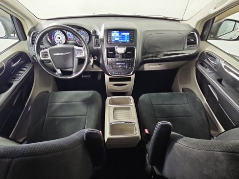 Used 2012 Chrysler Town & Country Touring image 13