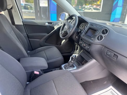 Used 2018 Volkswagen Tiguan Limited w/ Alloy Wheels Package image 25