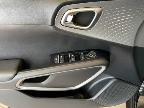 Used 2021 Kia Soul LX image 11