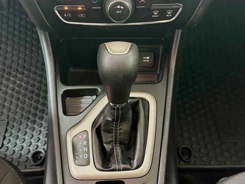 Used 2017 Jeep Cherokee Altitude image 22
