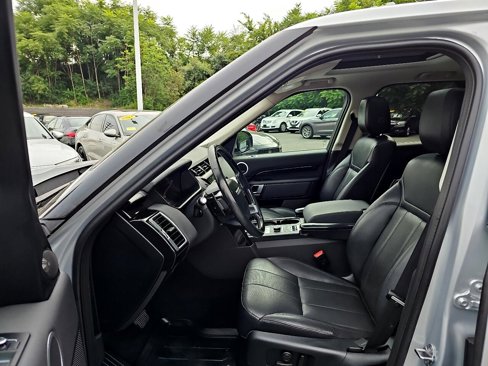 Used 2018 Land Rover Discovery SE image 29