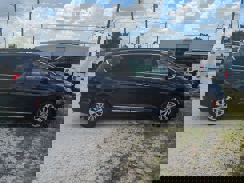 Used 2017 Chrysler Pacifica Touring-L image 4
