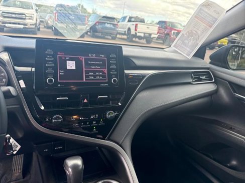 Used 2022 Toyota Camry SE image 12