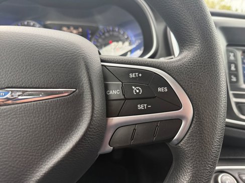 Used 2015 Chrysler 200 Limited image 22