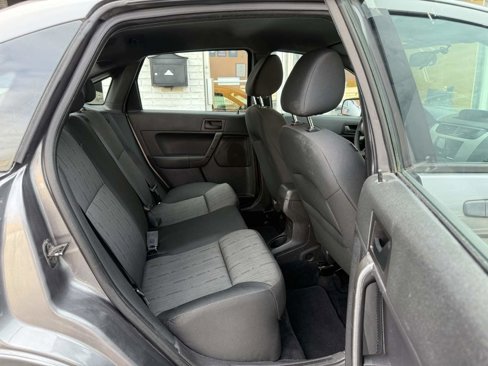 Used 2010 Ford Focus SE image 12