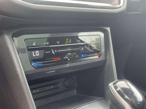 Used 2022 Volkswagen Tiguan SE w/ Panoramic Sunroof Package image 30