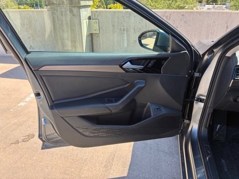 Used 2020 Volkswagen Jetta SEL Premium image 10