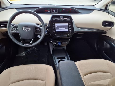 Used 2020 Toyota Prius LE image 4