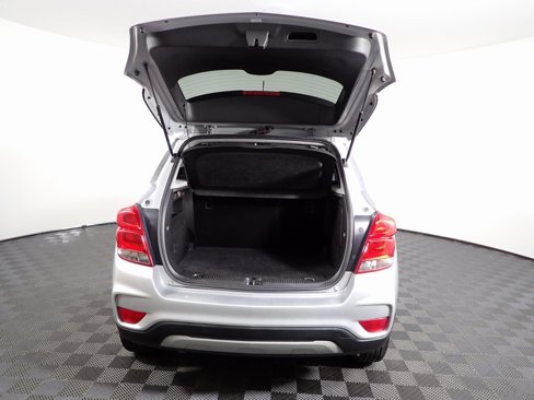 Used 2019 Chevrolet Trax LT w/ LT Convenience Package image 12