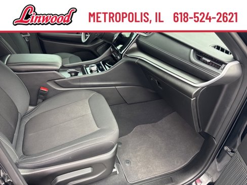 Used 2024 Jeep Grand Cherokee Laredo X image 8