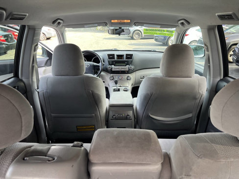 Used 2012 Toyota Highlander SE image 19