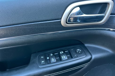 Used 2015 Jeep Grand Cherokee Limited image 11
