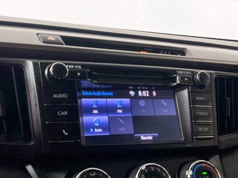 Used 2018 Toyota RAV4 LE image 27