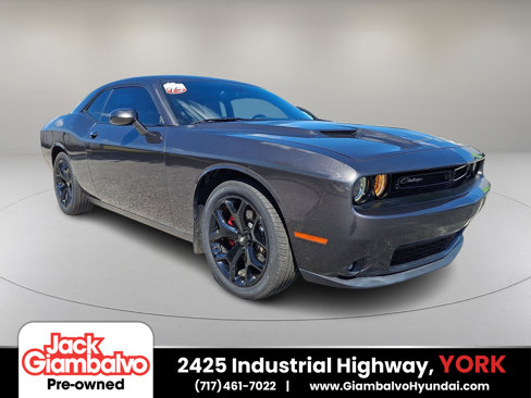 Used 2015 Dodge Challenger SXT Plus image 1