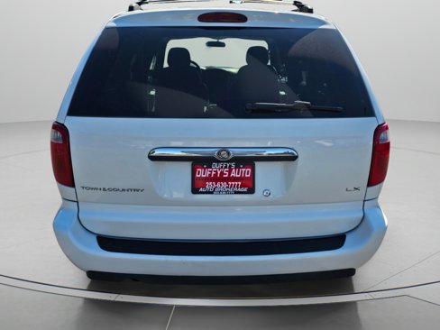 Used 2005 Chrysler Town & Country LX image 12